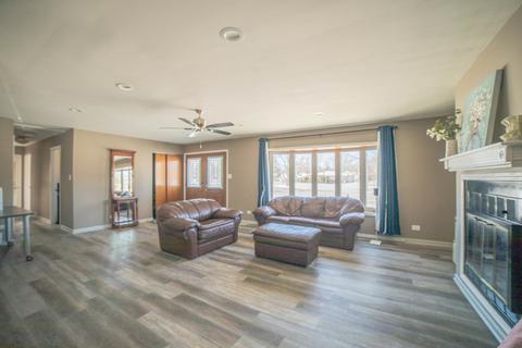305 Washington Blvd, Hoffman Estates, IL 60169 photo 4
