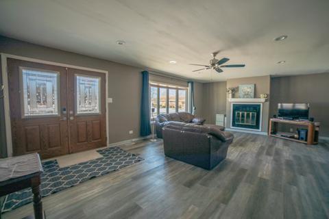 305 Washington Blvd, Hoffman Estates, IL 60169 photo 2