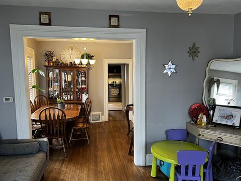419 E Benton St, Aurora, IL 60505 photo 4