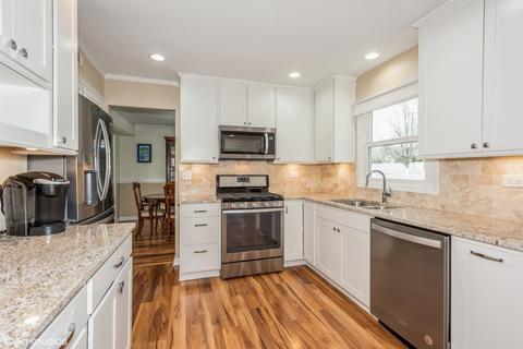 341 Cedarbrook Rd, Naperville, IL 60565 photo 9