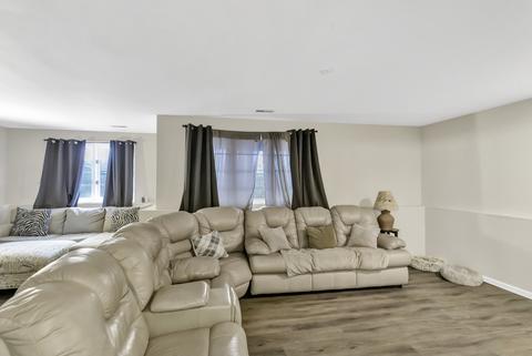 902 Ascot Dr, Elgin, IL 60123 photo 8