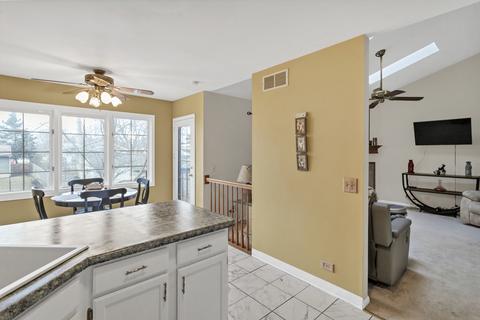 902 Ascot Dr, Elgin, IL 60123 photo 14