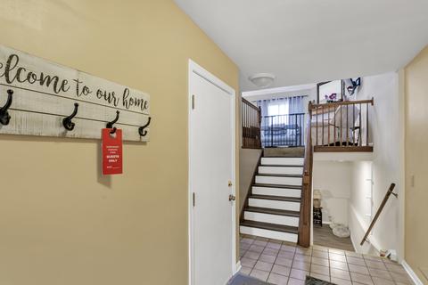 902 Ascot Dr, Elgin, IL 60123 photo 3