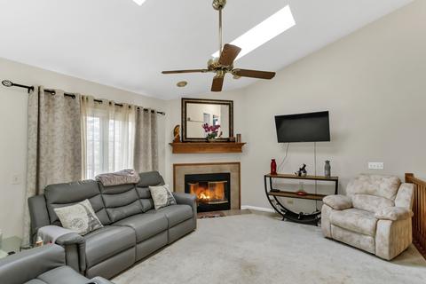 902 Ascot Dr, Elgin, IL 60123 photo 6
