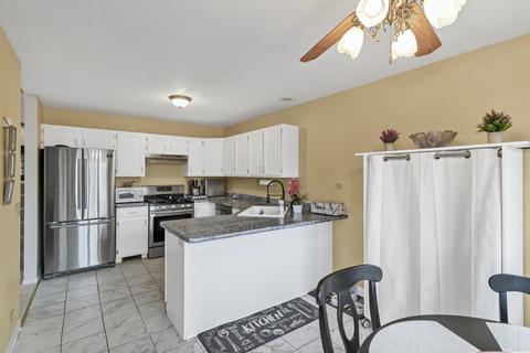 902 Ascot Dr, Elgin, IL 60123 photo 16