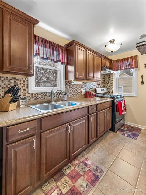 684 Stewart Ave, Elgin, IL 60120 photo 15