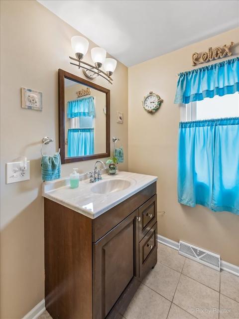 684 Stewart Ave, Elgin, IL 60120 photo 19