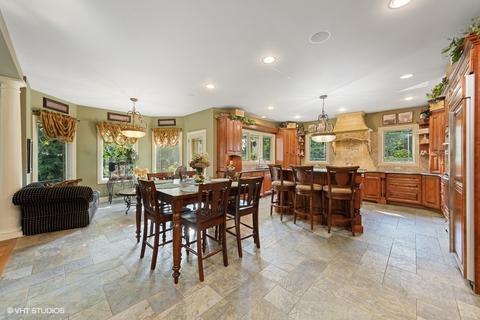 225 Forest Edge Ct, Burr Ridge, IL 60527 photo 9