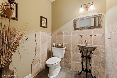 225 Forest Edge Ct, Burr Ridge, IL 60527 photo 16