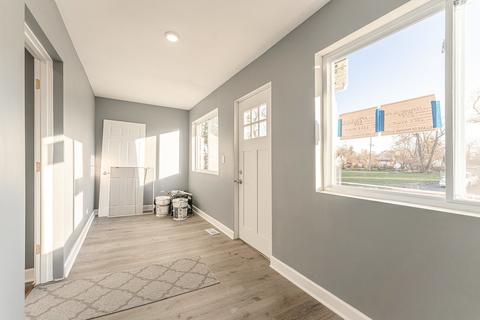 630 E 152nd St, Phoenix, IL 60426 photo 2