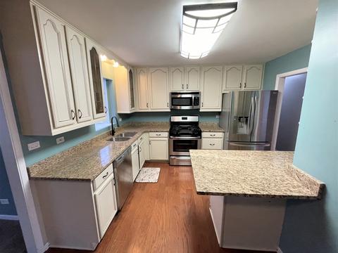 285 Nogales St, Hoffman Estates, IL 60169 photo 3