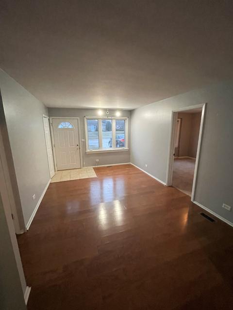 285 Nogales St, Hoffman Estates, IL 60169 photo 2