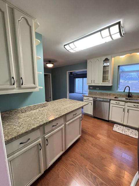 285 Nogales St, Hoffman Estates, IL 60169 photo 4