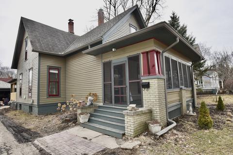 1013 E Jefferson St, Bloomington, IL 61701 photo 2