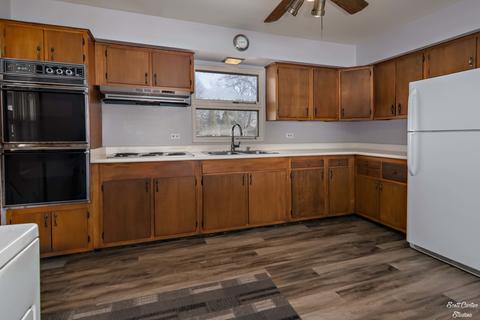 7704 Carleton Dr, Spring Grove, IL 60081 photo 4