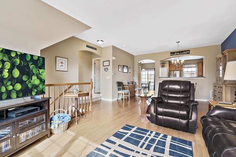 17 E Willow Rd, Wheeling, IL 60090 photo 5