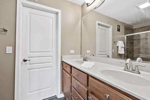 17 E Willow Rd, Wheeling, IL 60090 photo 13
