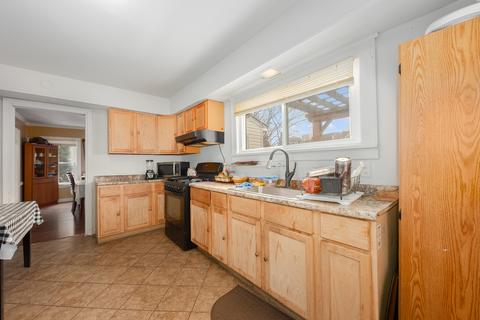 360 Marion Ave, Aurora, IL 60505 photo 10