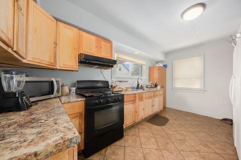 360 Marion Ave, Aurora, IL 60505 photo 9