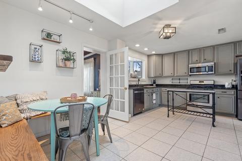 905 E Villa Dr, Des Plaines, IL 60016 photo 8