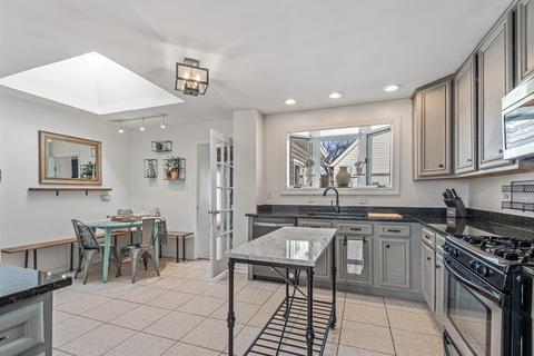 905 E Villa Dr, Des Plaines, IL 60016 photo 9