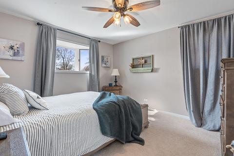 905 E Villa Dr, Des Plaines, IL 60016 photo 14
