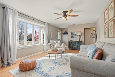 905 E Villa Dr, Des Plaines, IL 60016 photo 3