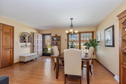 32 Lockman Cir, Elgin, IL 60123 photo 4