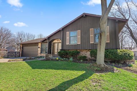 32 Lockman Cir, Elgin, IL 60123 photo 2