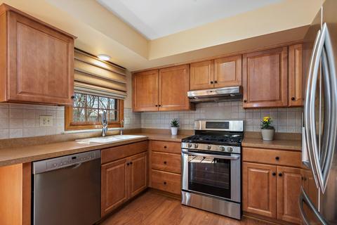 32 Lockman Cir, Elgin, IL 60123 photo 9