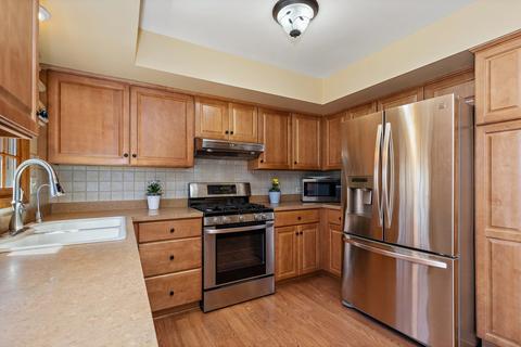 32 Lockman Cir, Elgin, IL 60123 photo 10