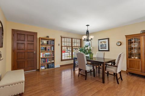 32 Lockman Cir, Elgin, IL 60123 photo 5