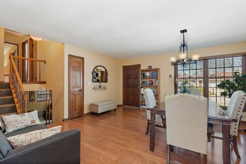 32 Lockman Cir, Elgin, IL 60123 photo 3