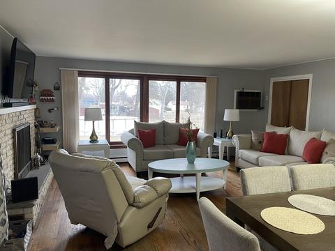 830 Schiller St, Elgin, IL 60123 photo 8