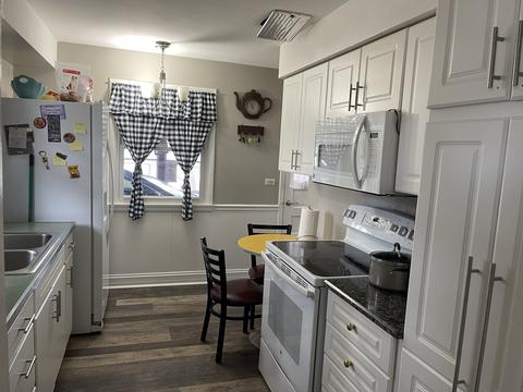 830 Schiller St, Elgin, IL 60123 photo 6