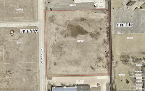 1455 Lakewood Dr, Morris, IL 60450
