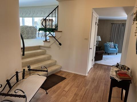 320 Bennett Ln, Des Plaines, IL 60016 photo 3