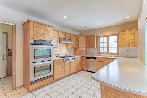 32 W200 Cedar Ln, Wayne, IL 60184 photo 3