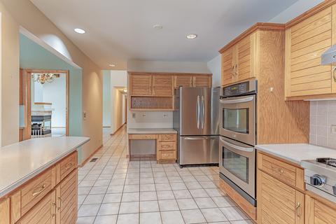 32 W200 Cedar Ln, Wayne, IL 60184 photo 4