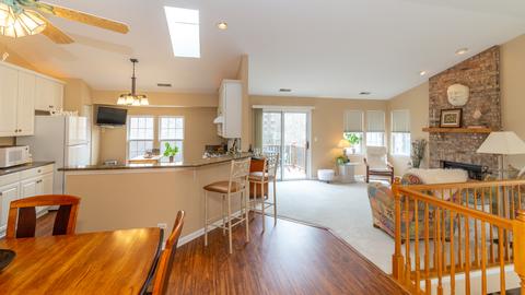 6571 Snug Harbor Dr, Willowbrook, IL 60527 photo 4