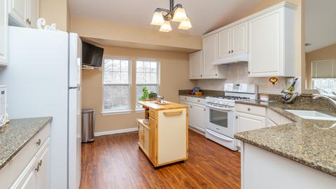 6571 Snug Harbor Dr, Willowbrook, IL 60527 photo 7