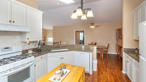 6571 Snug Harbor Dr, Willowbrook, IL 60527 photo 8