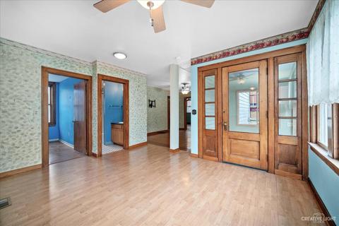 121 Jackson St, Aurora, IL 60505 photo 9