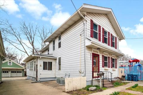 121 Jackson St, Aurora, IL 60505 photo 2
