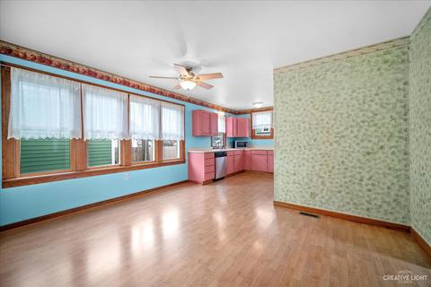 121 Jackson St, Aurora, IL 60505 photo 8
