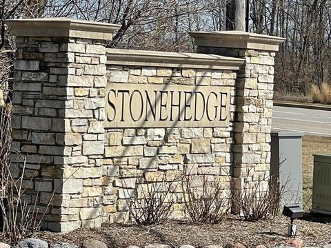 2084 Gladstone Dr, Wheaton, IL 60189 photo 2