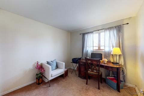 873 E Grant Dr, Des Plaines, IL 60016 photo 15