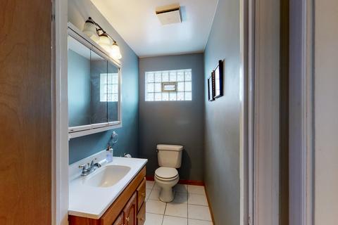 873 E Grant Dr, Des Plaines, IL 60016 photo 12