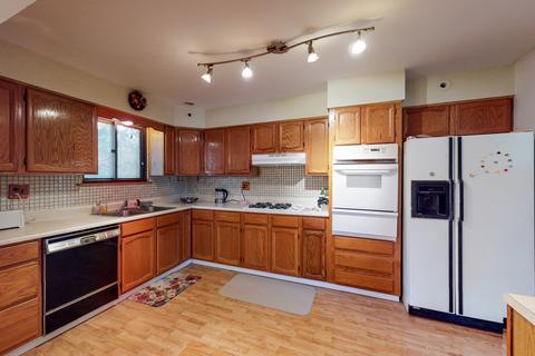 873 E Grant Dr, Des Plaines, IL 60016 photo 6