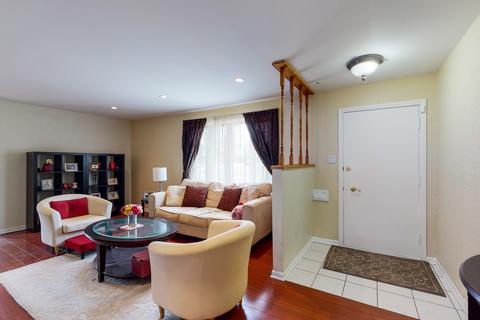 873 E Grant Dr, Des Plaines, IL 60016 photo 3